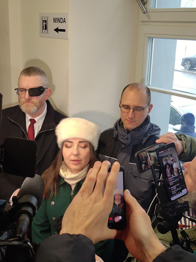 Grzegorz Braun pojawił się w prokuraturze. Nie otrzymał żadnych zarzutów