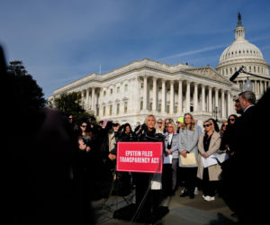 Opublikowano kolejną partię zdjęć z akt Epsteina wśród nich Bill Clinton i Michael Jackson