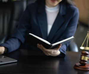 Koniec przywilejów! Rząd Tuska każe płacić pierwszej damie, księżom i rolnikom