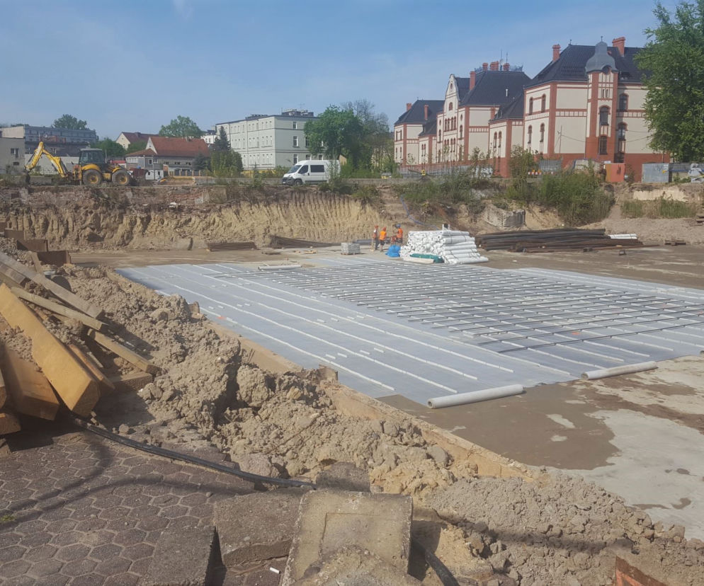 Będą hałasować w nocy na placu budowy Galerii Goplana w Lesznie
