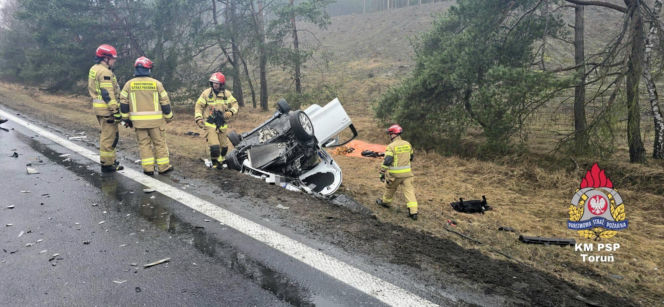 Groźny wypadek pod Toruniem! Zderzyły się osobówka i ciężarówka