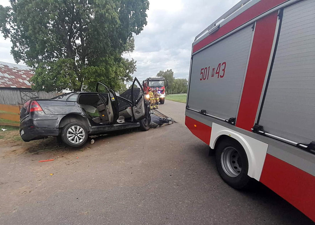 Makabra pod Makowem Mazowieckim! Pijany kierowca zmasakrował citroena [ZDJĘCIA].