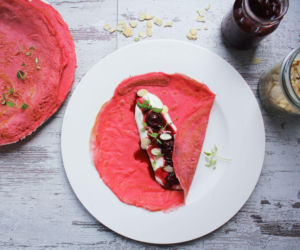 Te różowe naleśniki są hitem w moim domu. Wystarczy dodać do nich jeden zaskakujący składnik 