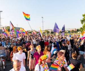 Marsz Równości w Krakowie - tłumy na wydarzeniu pod hasłem Zaczerpnąć tchu.