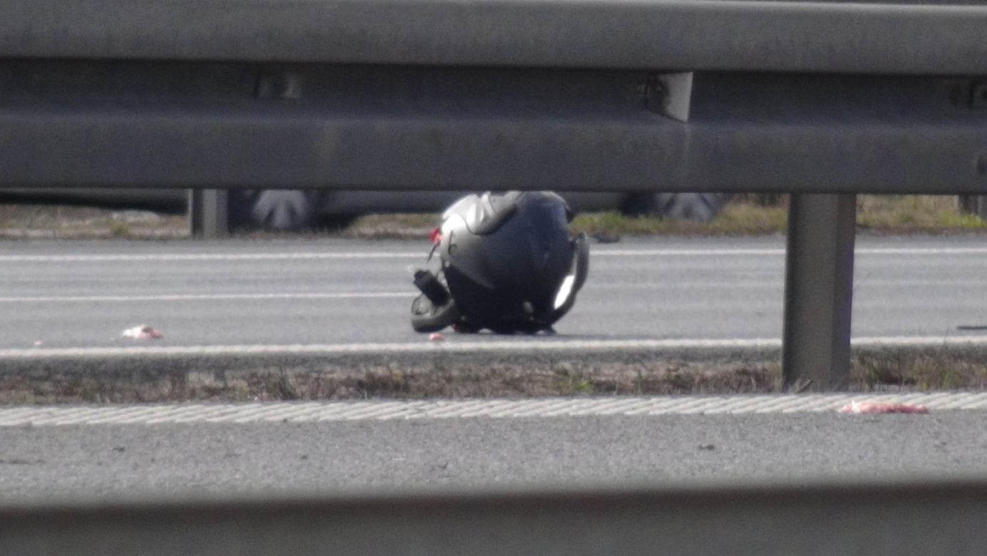 Tragiczny wypadek na S7. Skuterzysta roztrzaskał się o barierki