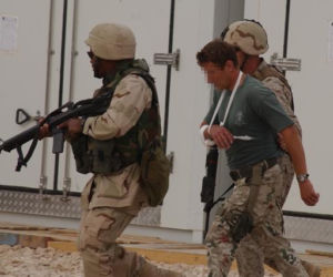 Przestrzelony hełm „Sikora”