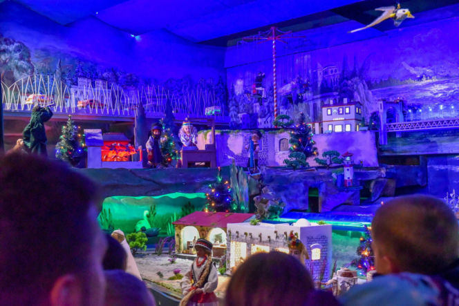 Ruchoma szopka bożonarodzeniowa w kościele zakonu Redemptorystów o. Rydzyka