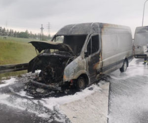 Pożar busa na obwodnicy S51. Auto spłonęło doszczętnie [ZDJĘCIA]
