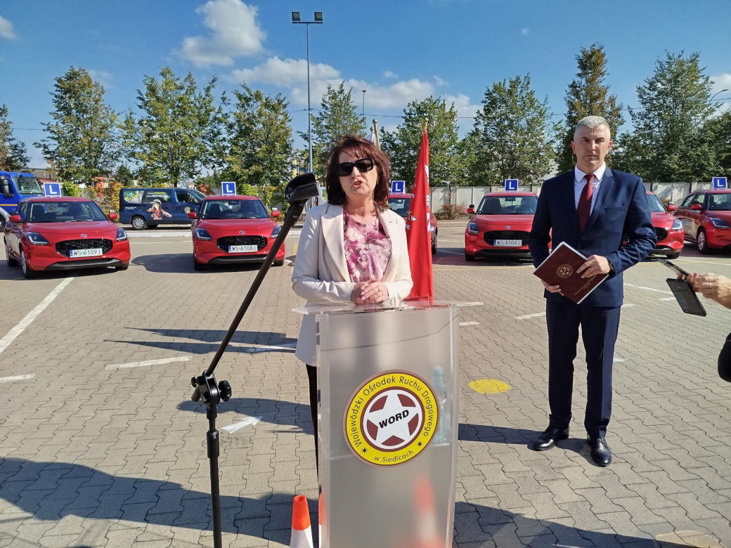 Siedlecki WORD wymienił starą flotę pojazdów egzaminacyjnych na nowe samochody marki Suzuki Swift