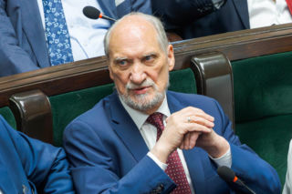 Niebywałe, co wyczyniał Macierewicz na miesięcznicy smoleńskiej! Wszystko się nagrało