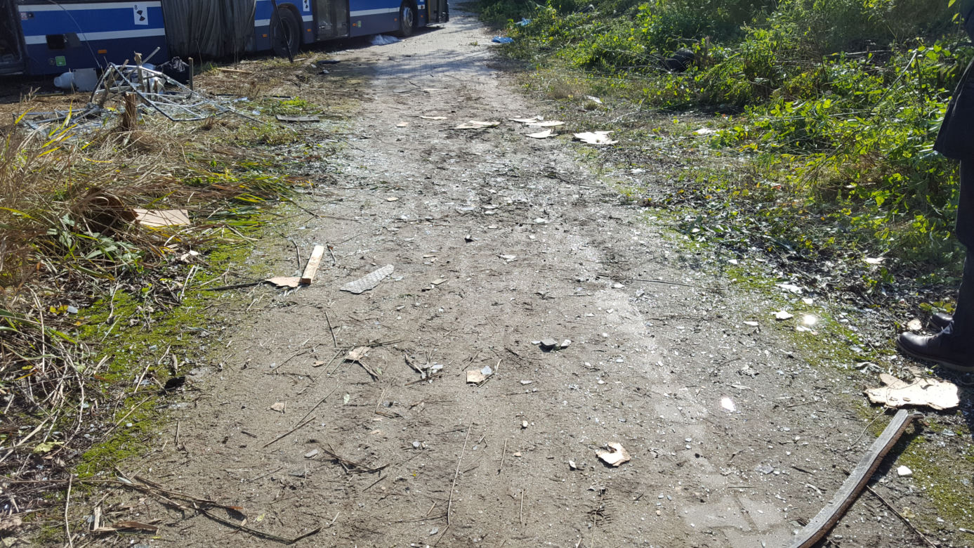 Tak wygląda autobus po wybuchu bomby, którą chciał stworzyć Paweł R.