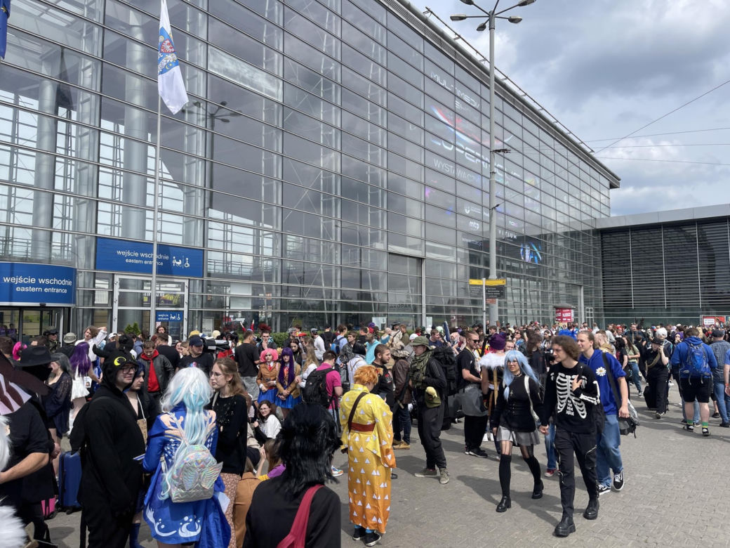 Pyrkon 2024 z kolejnym rekordem! Gigantyczna kolejka do wejścia ustawiała się na kilka godzin przed otwarciem! 