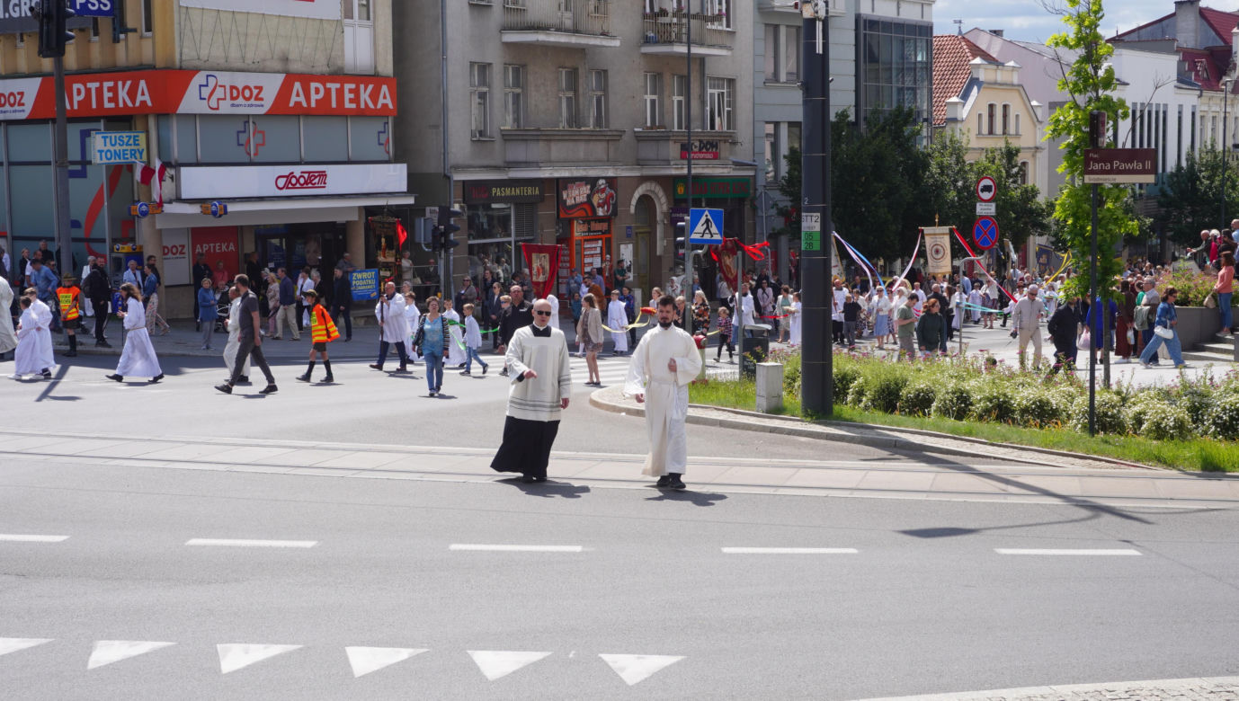 Boże Ciało 2025. Tysiące osób uczestniczyło w olsztyńskich procesjach