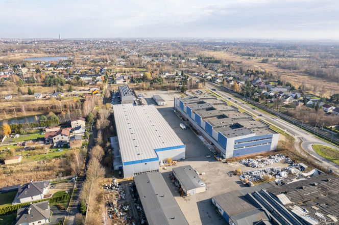 Biurowiec i magazyny wystawione na sprzedaż przez skarbówkę w Częstochowie. Kupisz je za "drobniaki"