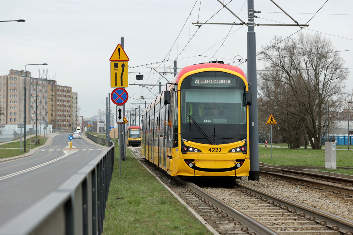 Motorniczowie zapominają opuścić pantograf i uszkadzają tramwaj. Na ratunek przyszli funkcjonariusze nadzoru ruchu