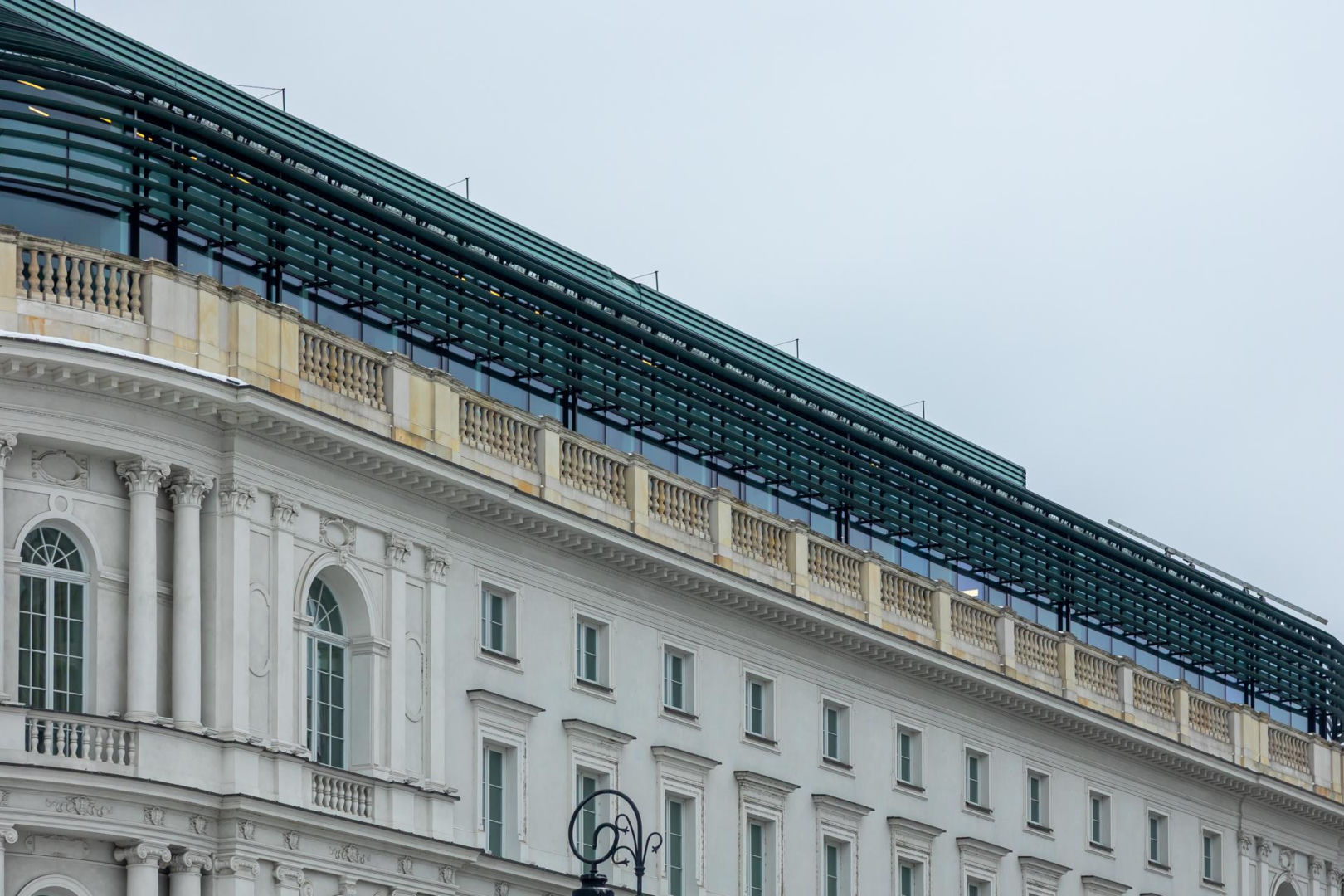 Hotel Europejski działa obecnie pod nazwą Raffles Europejski Warsaw