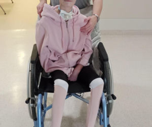 Oliwka wpadła pod pociąg, gdy szła do mamy! Teraz mama walczy o jej powrót do zdrowia