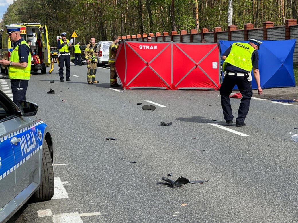 Tragedia w Marysinie Wawerskim: Motocyklista wjechał w pieszych przy cmentarzu