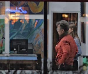 Paweł Wilczak szuka złota w w lombardzie