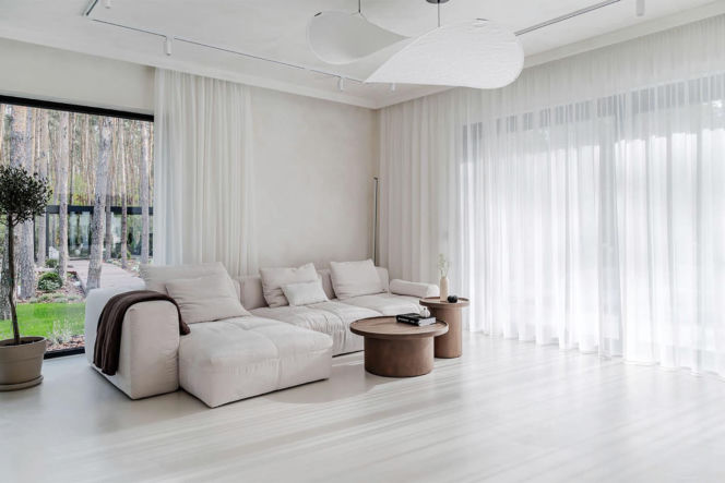 Wnętrze inspirowane Kolorem Roku Pantone 2026 Cloud Dancer