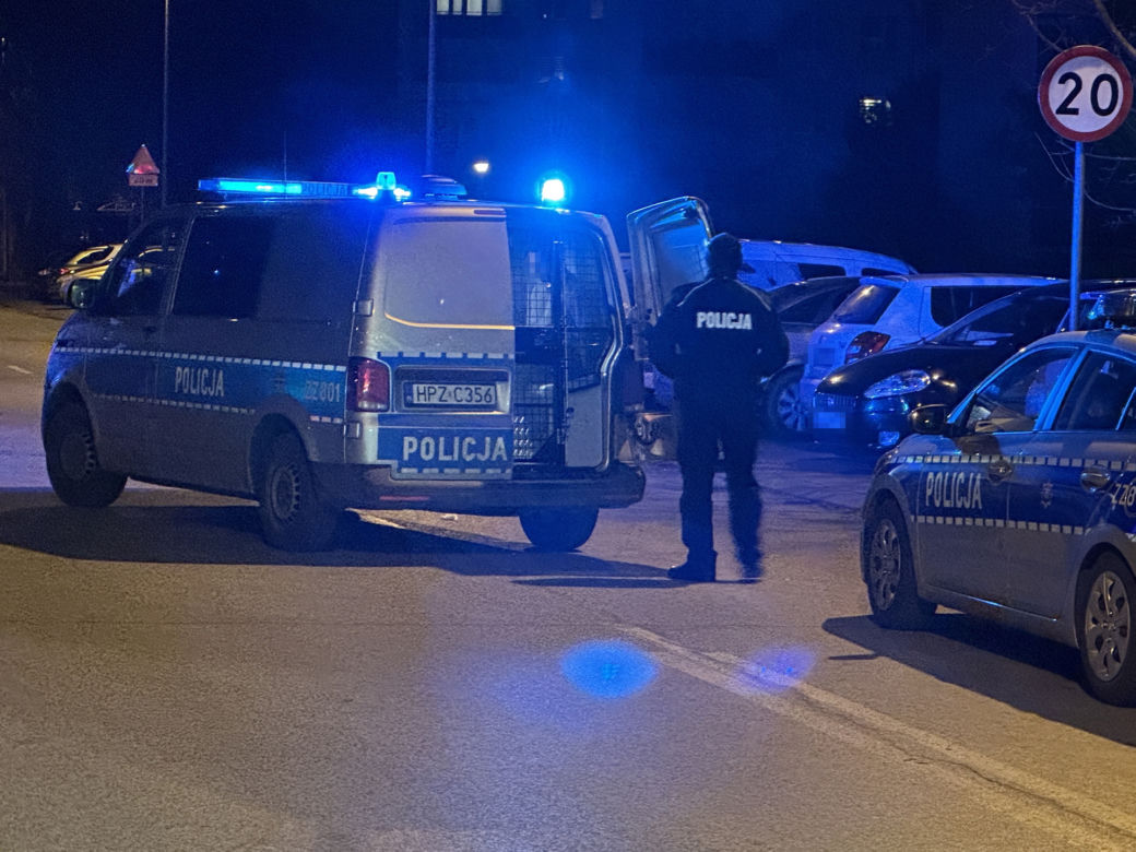 Brutalne morderstwo w Legionowie. Nożem kuchennym zabili młodego chłopaka. Nocna obława zakończona sukcesem