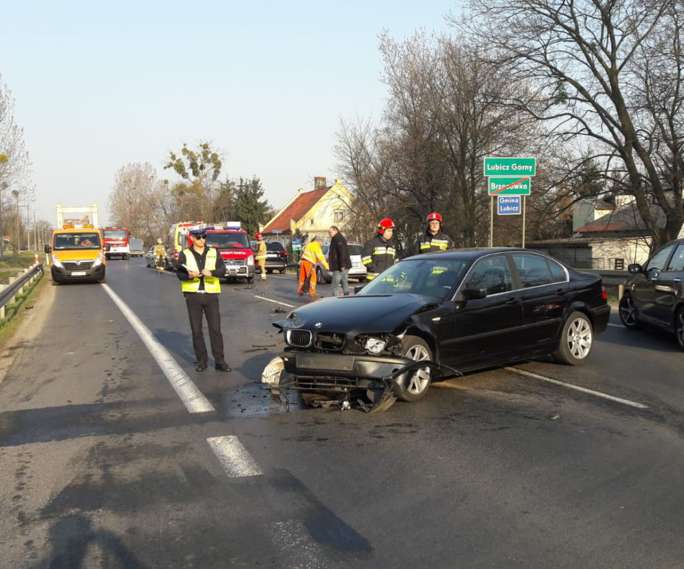 Kolizja z udziałem karetki i samochodu osobowego