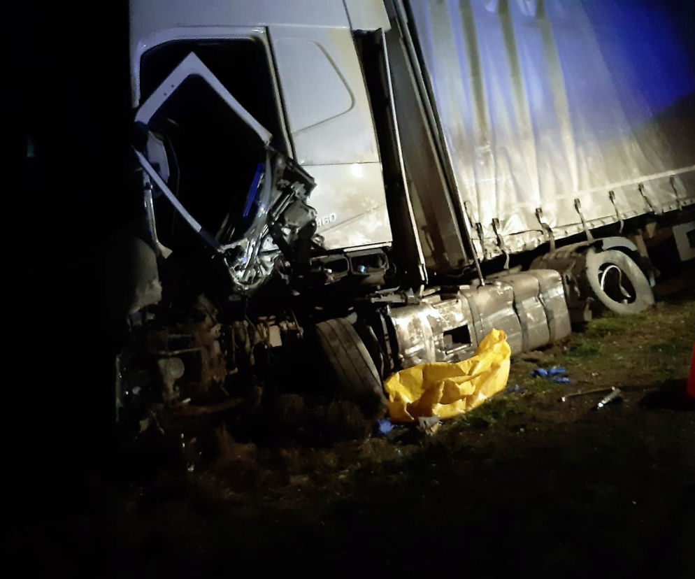 Zielone: Groźny wypadek na DK 8. Kierowca osobówki uwięziony w aucie [ZDJĘCIA]