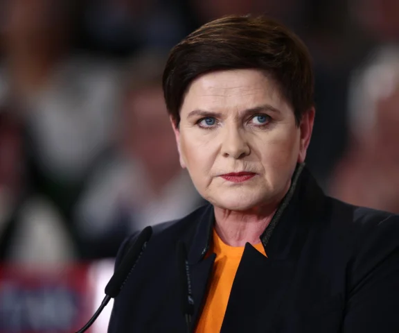 Mało kto o tym wie! Wykształcenie Beaty Szydło zaskakuje