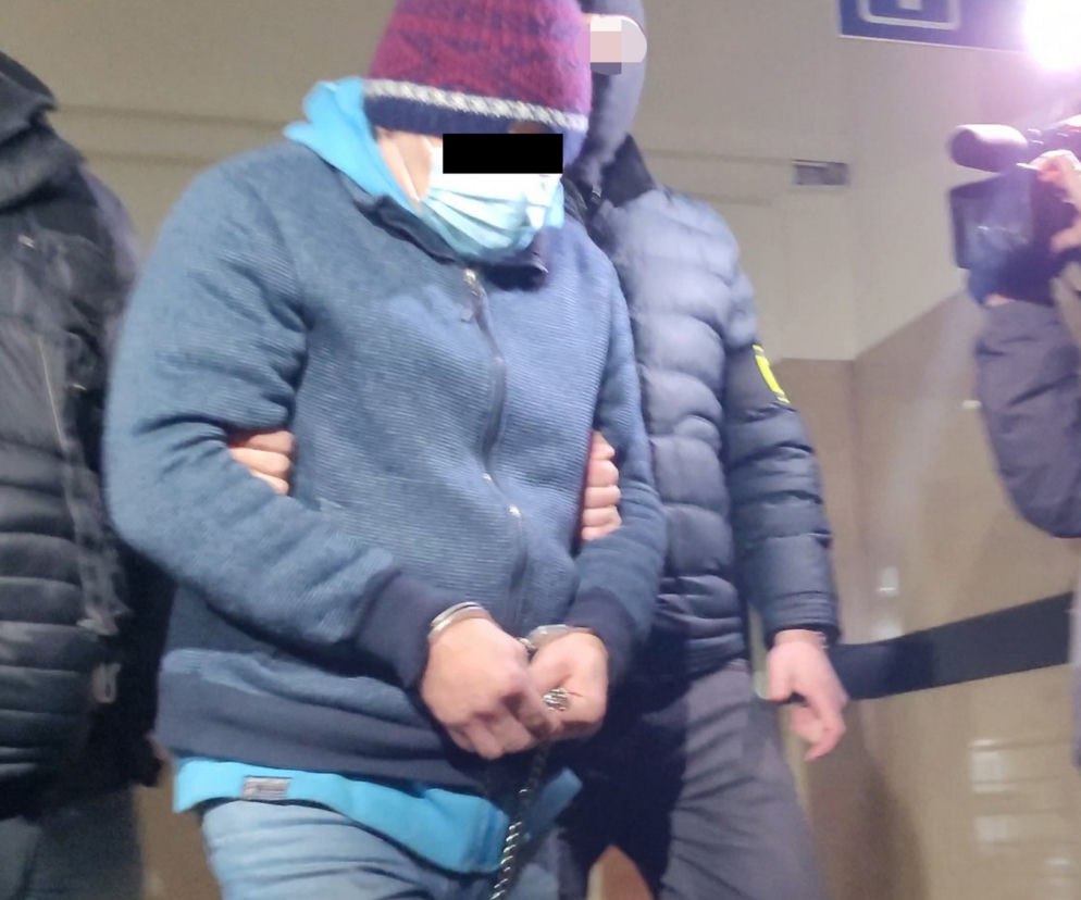 Doprowadzenie podejrzanego o zabójstwo matki i córki