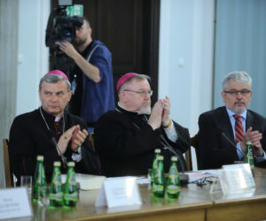 Posłowie PiS chcą zabrać Polakom alkohol