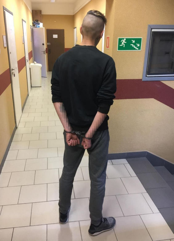 Brutalny napad na 15-latka. Napastnicy przyciskali do ściany i bili w brzuch