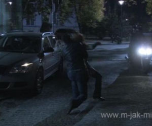 M jak miłość. Strzelnina w M jak miłość. Agnieszka (Magdalena Walach), Tomek (Andrzej Młynarczyk)