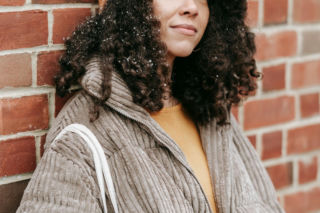 Te fryzury są idealne do noszenia z czapką