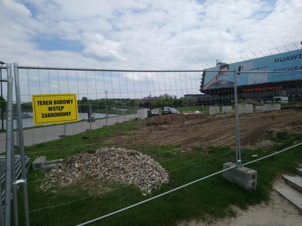 Kraków: Plaża przy Forum znika bezpowrotnie