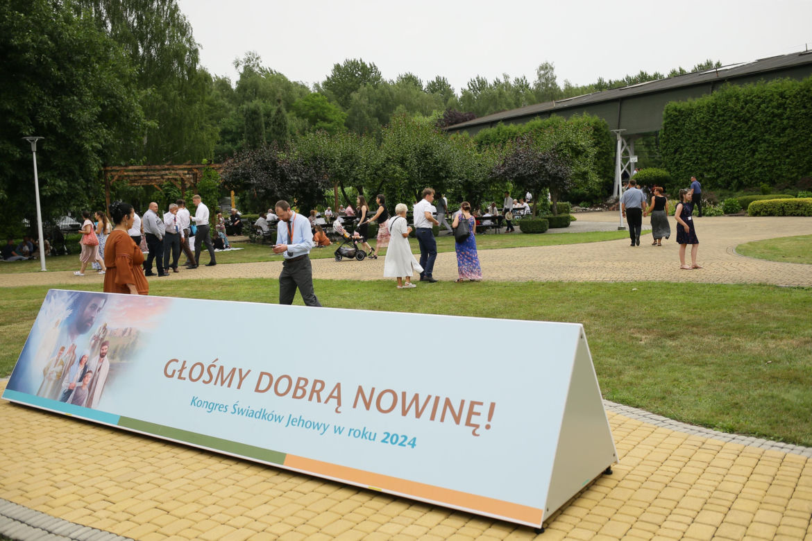 Kongres Świadków Jehowy 2024. W niedzielnych wydarzeniach wzięły udział tłumy