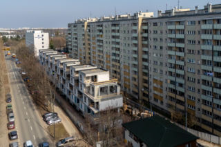 Tak się buduje w Warszawie. Blok stanął tuż przy bloku. Wola Księcia Janusza