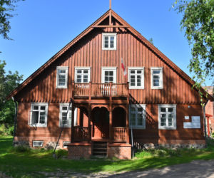 Drewniany dom w Jazowej na Żuławach - zabytek z 1887 r. odzyskał blask po pożarze
