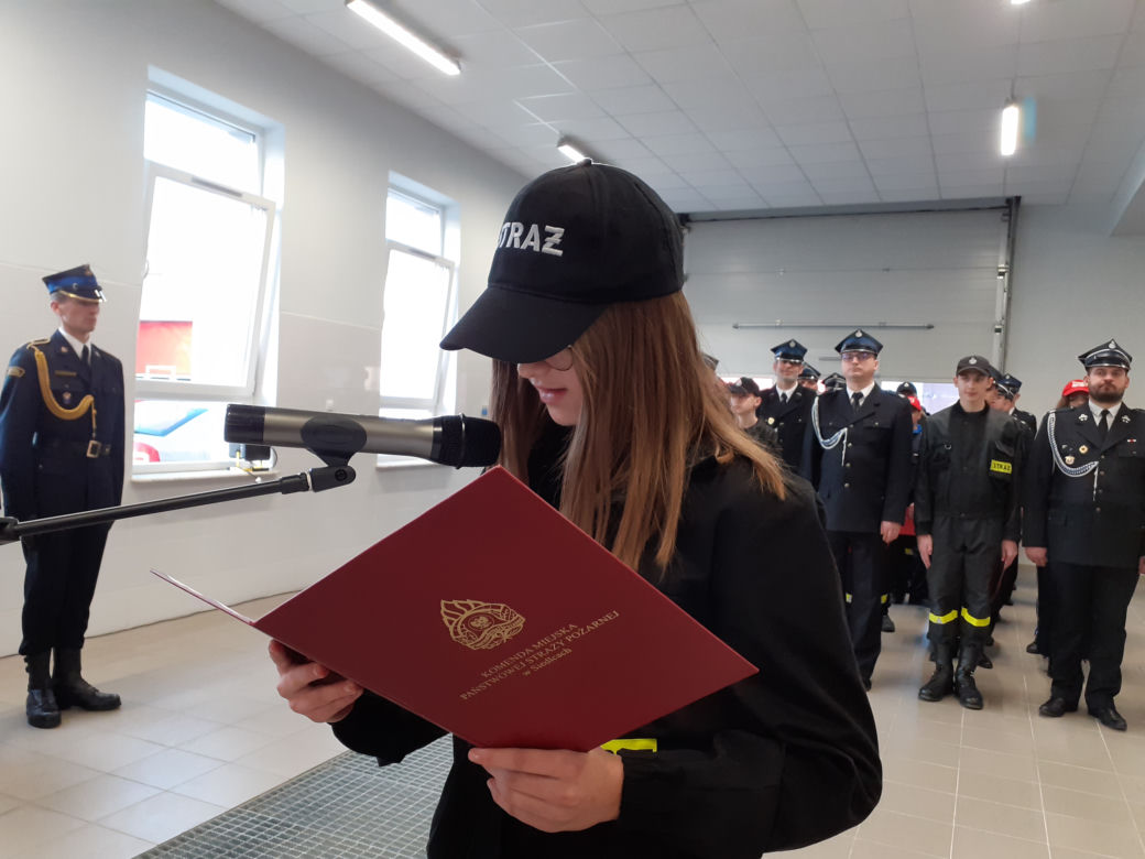 Przekazanie promes dla młodzieżowych drużyn strażaków ochotników w KM PSP w Siedlcach