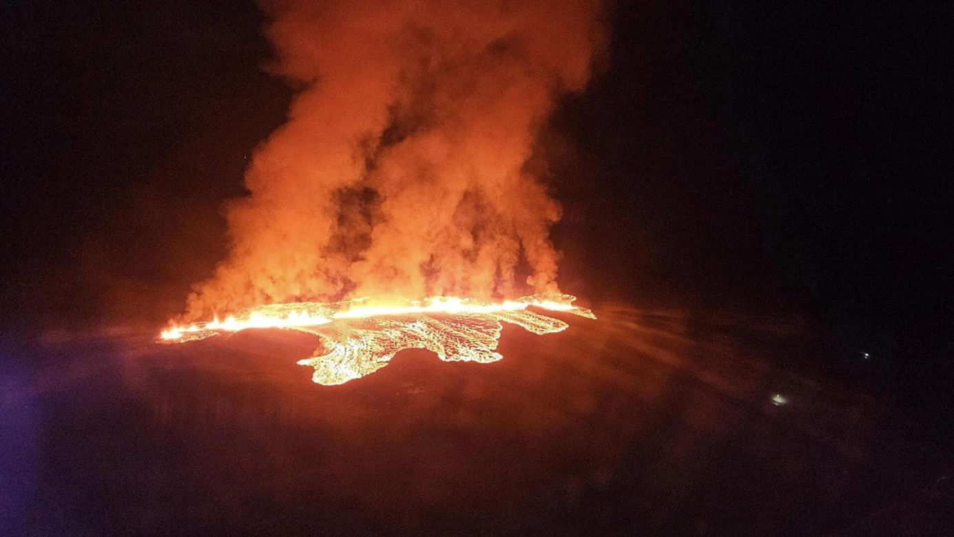 Horror na Islandii. Po erupcji wulkanu płoną domy, lawa dotarła do ewakuowanego miasteczka