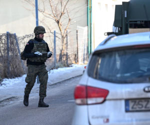 Szczecinek/ Saperzy usunęli pocisk przeciwlotniczy znaleziony w śródmiejskiej kamienicy