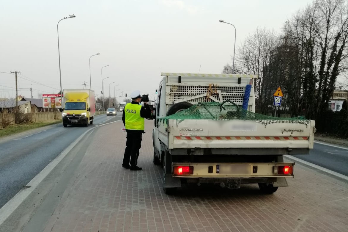 Policjanci z grupy "Speed" na "trasie śmierci" koło Torunia. Zdjęcia z akcji