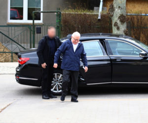 Wiosenny Lech Wałęsa na wielkanocnej mszy