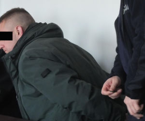 Lubelskie. Podpalił 26-latka i pastwił się nad nim kilkanaście godzin. Ofiara nie żyje