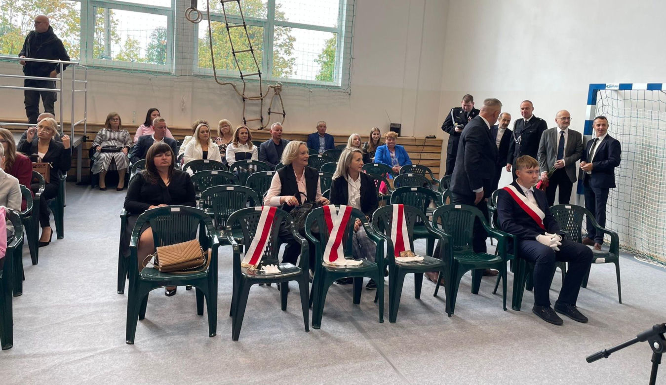 Pierwsza Dama uczciła z uczniami 100 lat od nadania imienia Stefana Batorego Szkole Podstawowej w Liwie