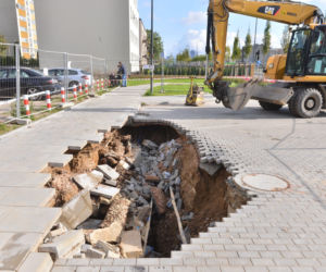 Ogromna dziura na parkingu przy ul. Górczewskiej 
