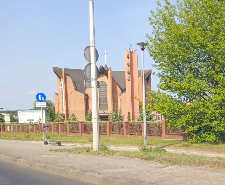 Hulajnogi zostawione byle gdzie w Koninie
