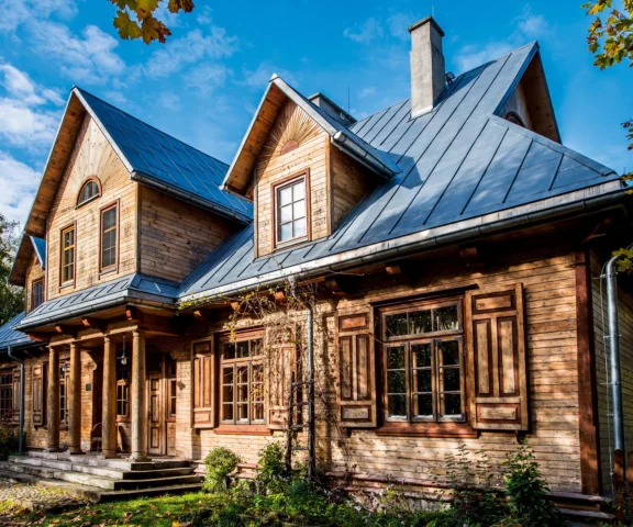 Ocalili niszczejącą leśniczówkę z lat 20. na Podlasiu. Łatwo nie było