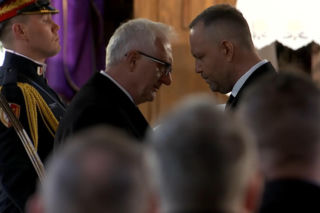 Poruszająca scena w kościele. Nawrocki podszedł do ojca Łukasza Litewki 