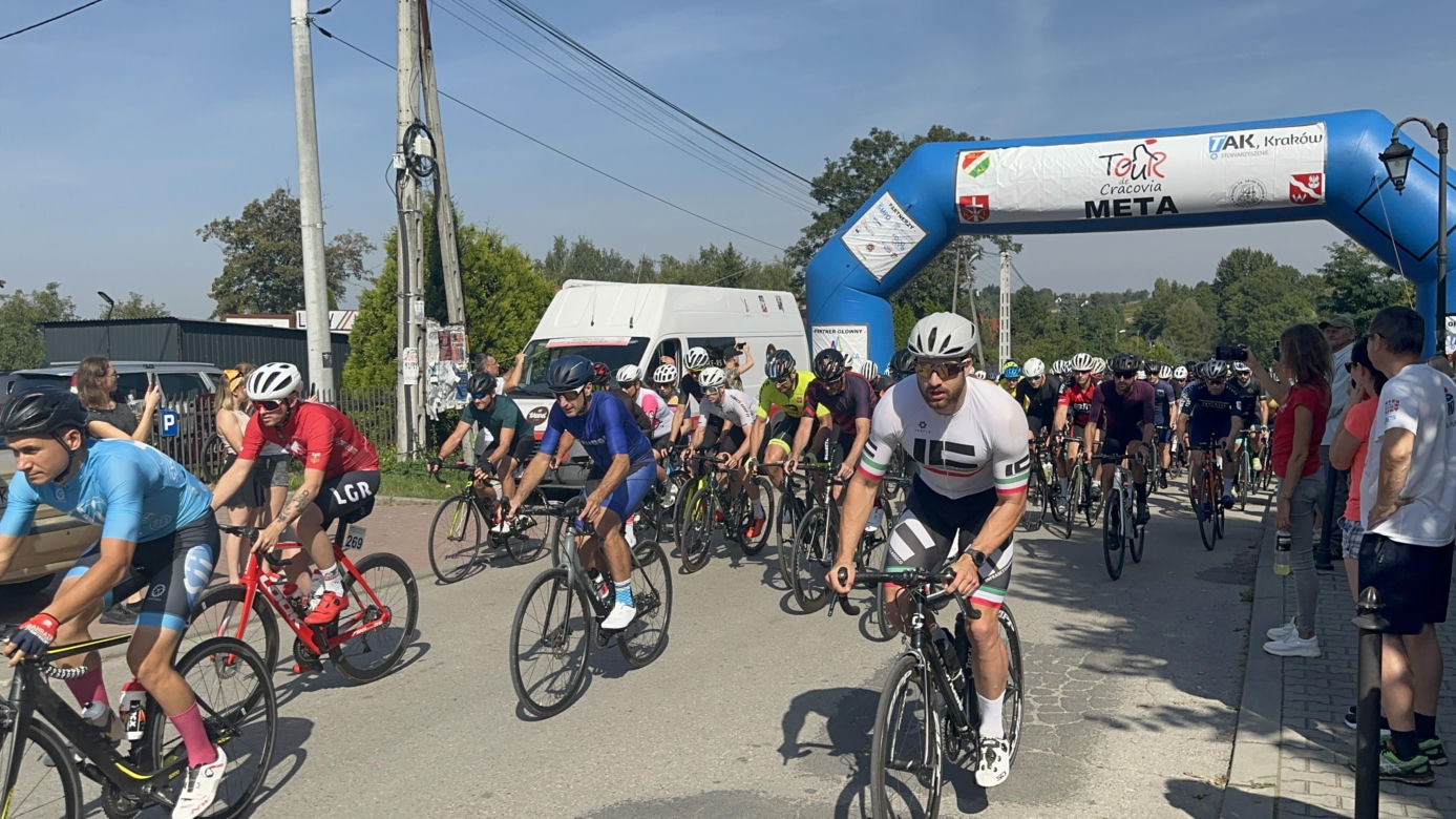 Sportowa rywalizacja i wspólne pomaganie. Za nami 8. edycja Tour de Cracovia Amatorów! 