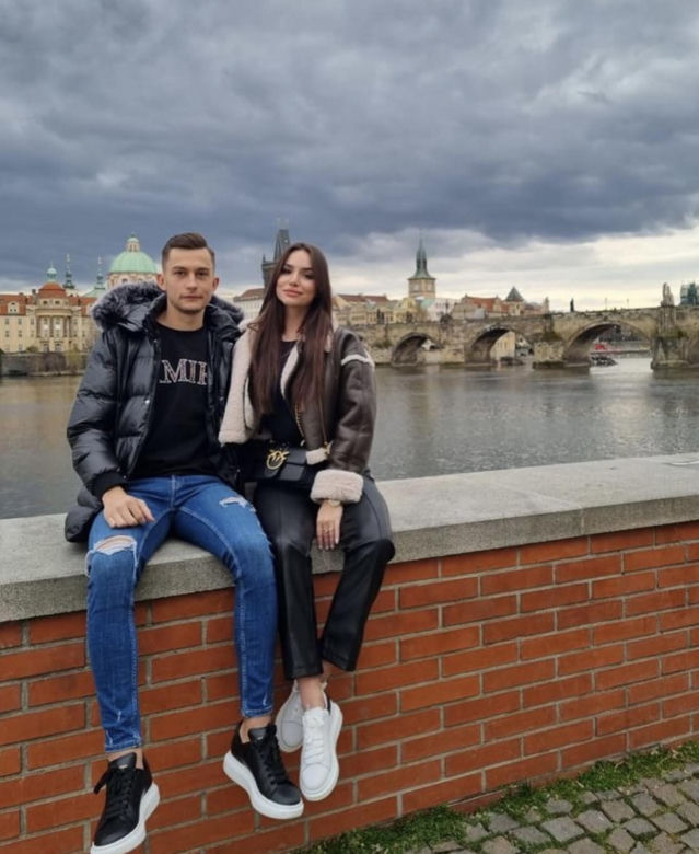Bartłomiej Wdowik z dziewczyną 